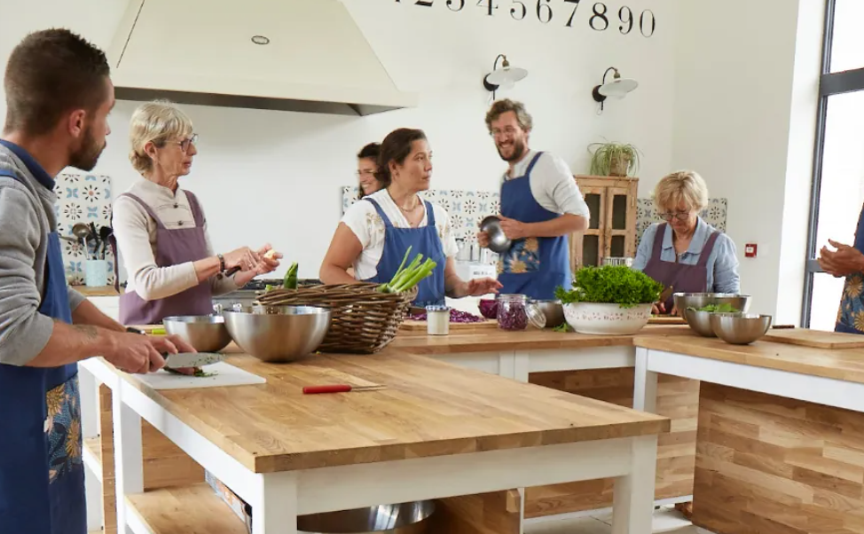 Illustration Tours : Découvrez le team building gourmand à La Grange aux Savoir-Faire