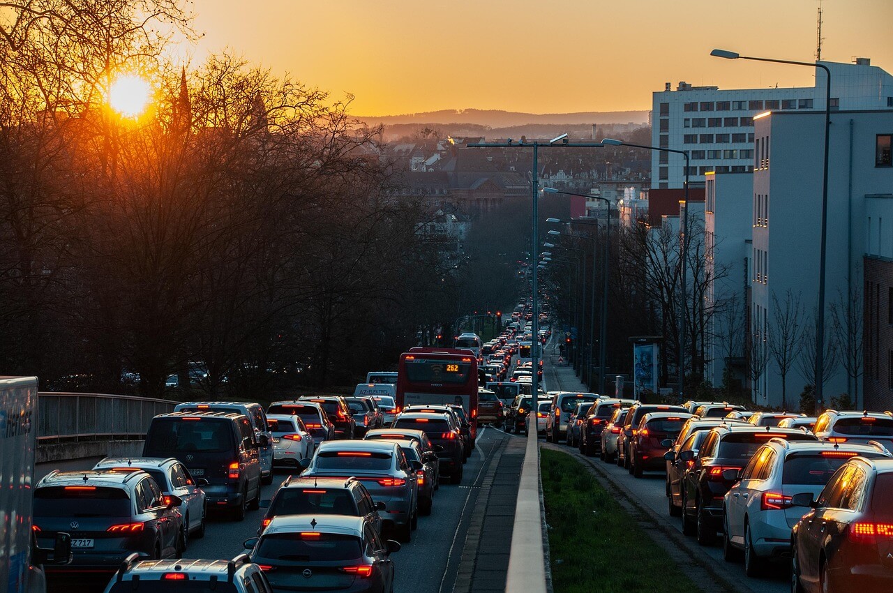 Vignettes Crit'air : comment les villes limitent la pollution automobile